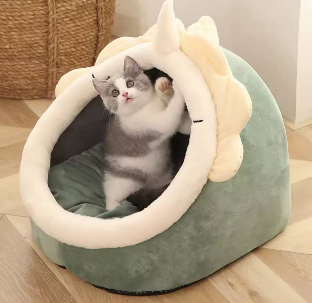 Cozy Cat House Bed – Warm & Private Hideaway for Your Cat